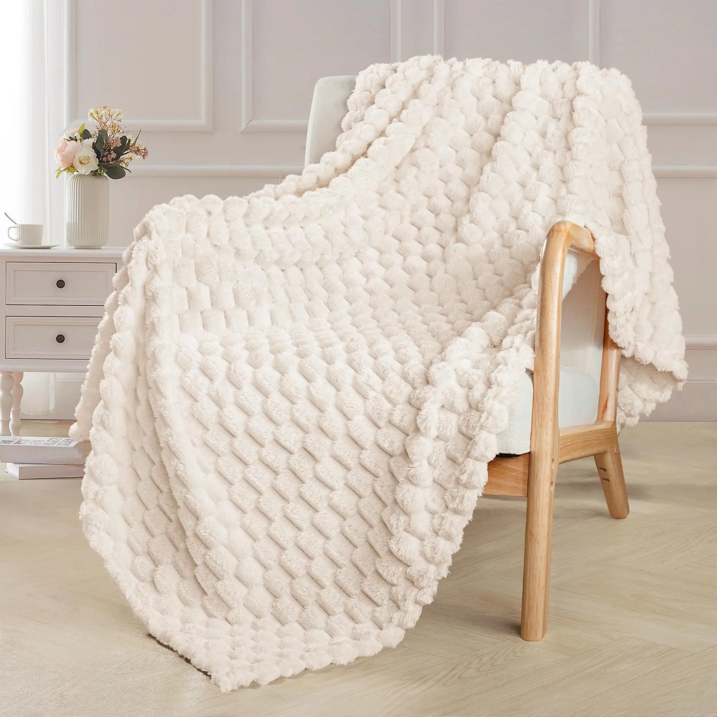 Exclusivo Mezcla Extra Large Soft Fleece Throw Blanket, 127x178 CM Stylish Jacquard Throw Blanket for Couch, Fuzzy Cozy Lightweight for All Season, Ivory Angel Wishes