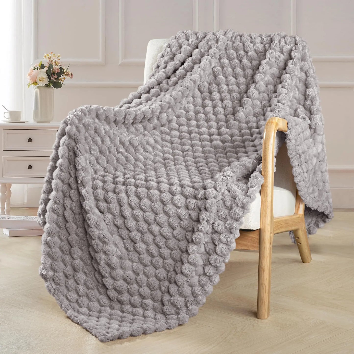 Exclusivo Mezcla Extra Large Soft Fleece Throw Blanket, 127x178 CM Stylish Jacquard Throw Blanket for Couch, Fuzzy Cozy Lightweight for All Season, Ivory Angel Wishes