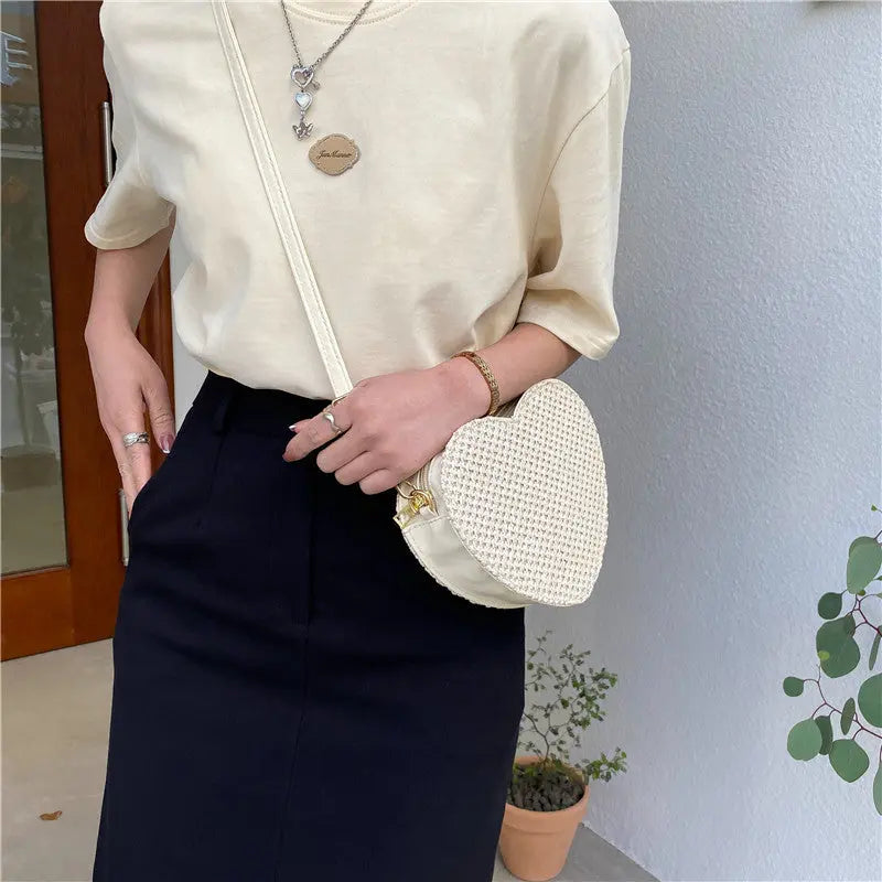 Western-style Love-shaped Straw Woven One-shoulder Diagonal Bag Angel Wishes