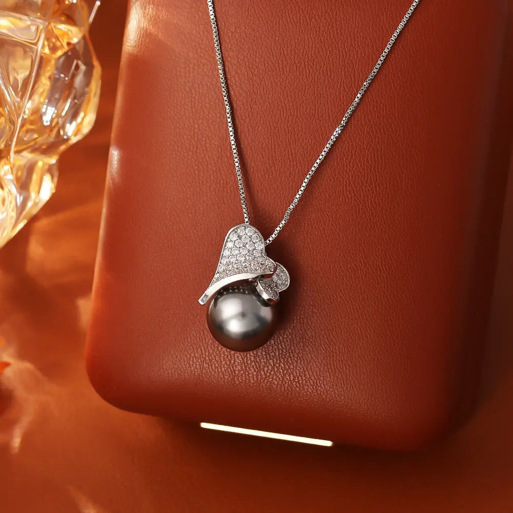 Pearl Leaf Necklace High-end Fashion Exquisite Fashion Angel Wishes