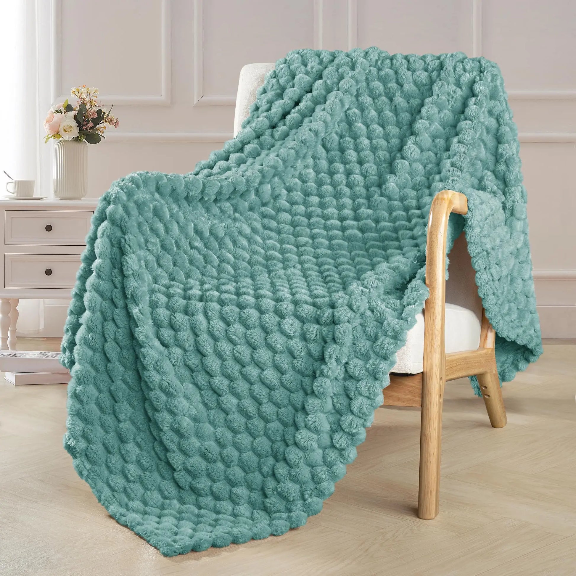 Exclusivo Mezcla Extra Large Soft Fleece Throw Blanket, 127x178 CM Stylish Jacquard Throw Blanket for Couch, Fuzzy Cozy Lightweight for All Season, Ivory Angel Wishes