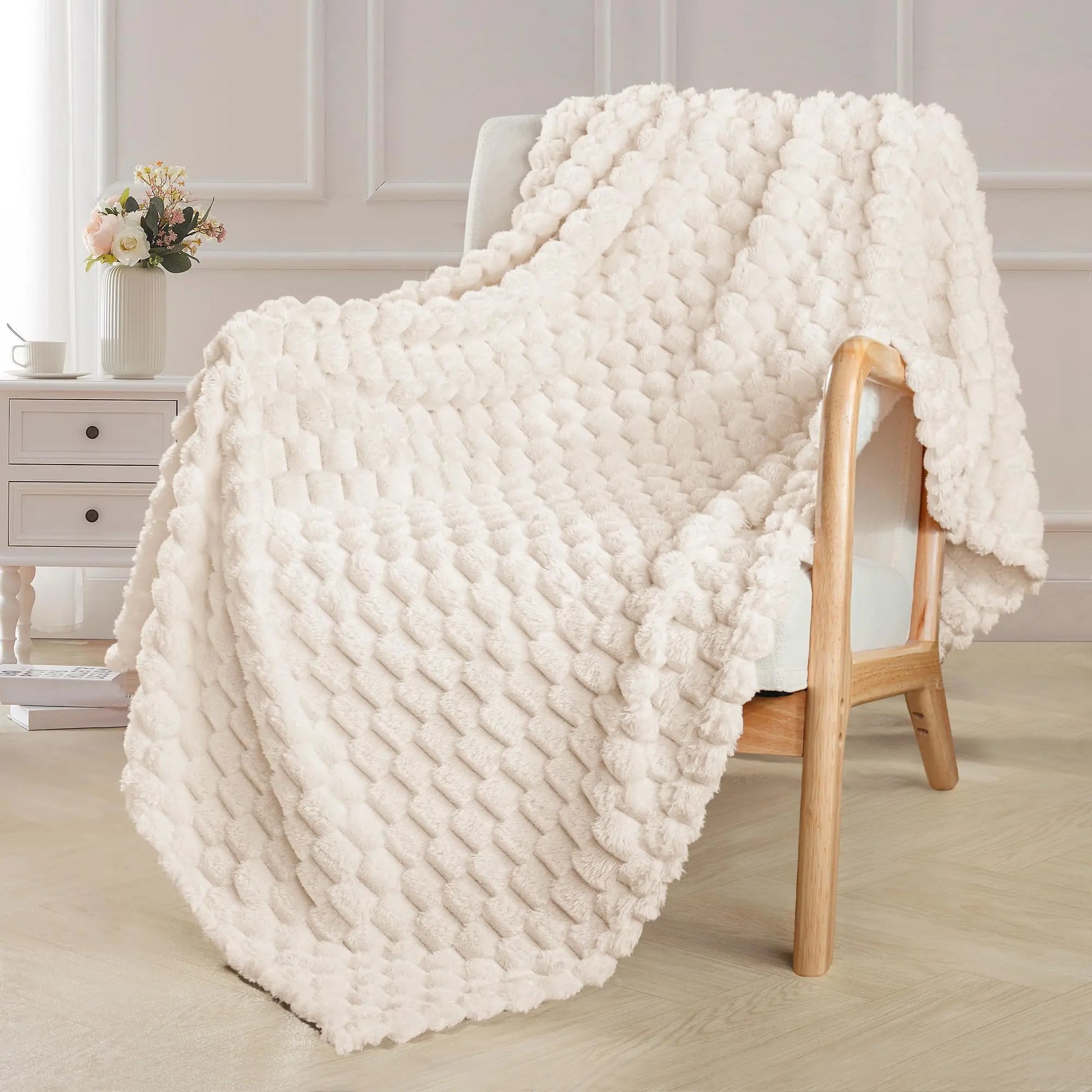 Exclusivo Mezcla Extra Large Soft Fleece Throw Blanket, 127x178 CM Stylish Jacquard Throw Blanket for Couch, Fuzzy Cozy Lightweight for All Season, Ivory Angel Wishes
