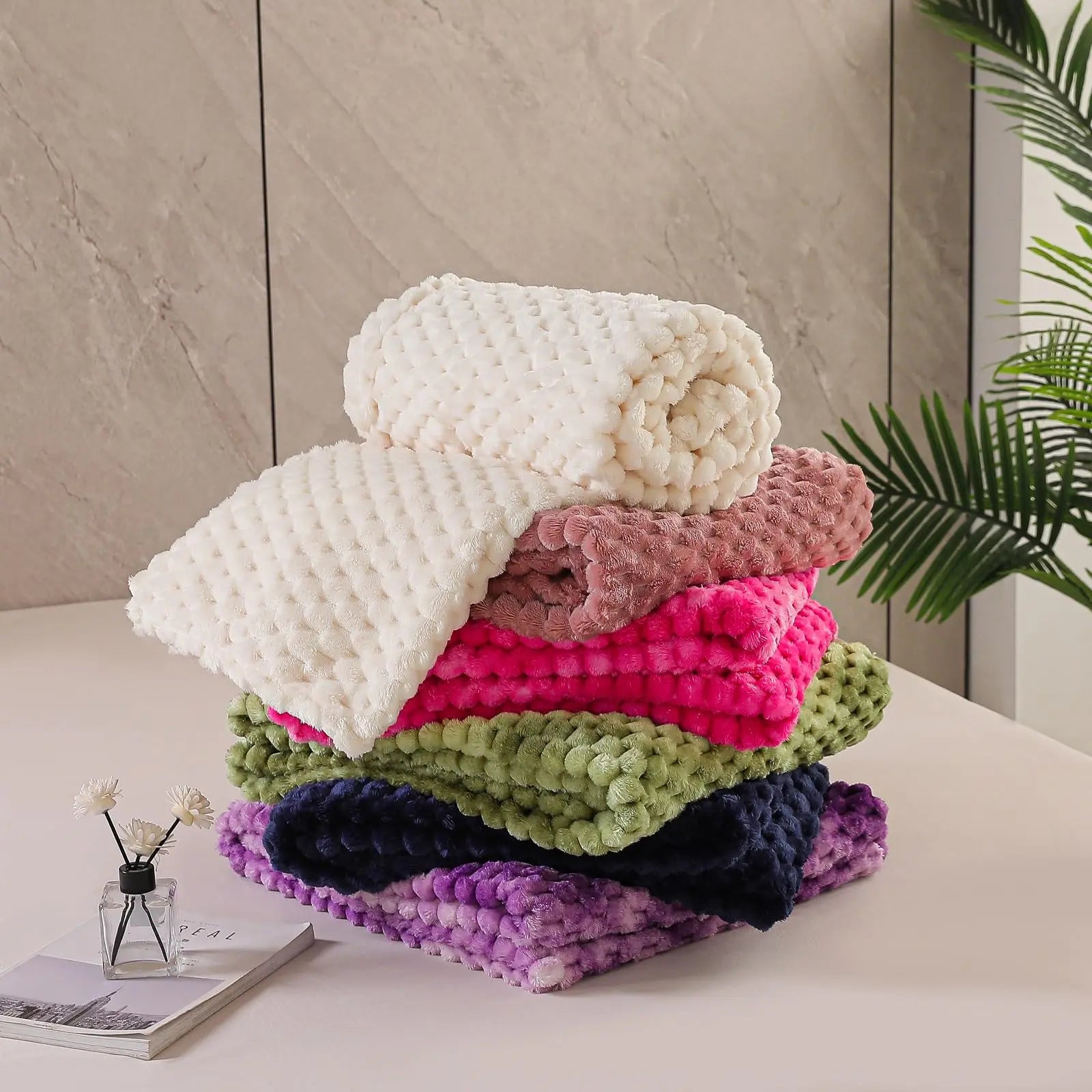 Exclusivo Mezcla Extra Large Soft Fleece Throw Blanket, 127x178 CM Stylish Jacquard Throw Blanket for Couch, Fuzzy Cozy Lightweight for All Season, Ivory Angel Wishes