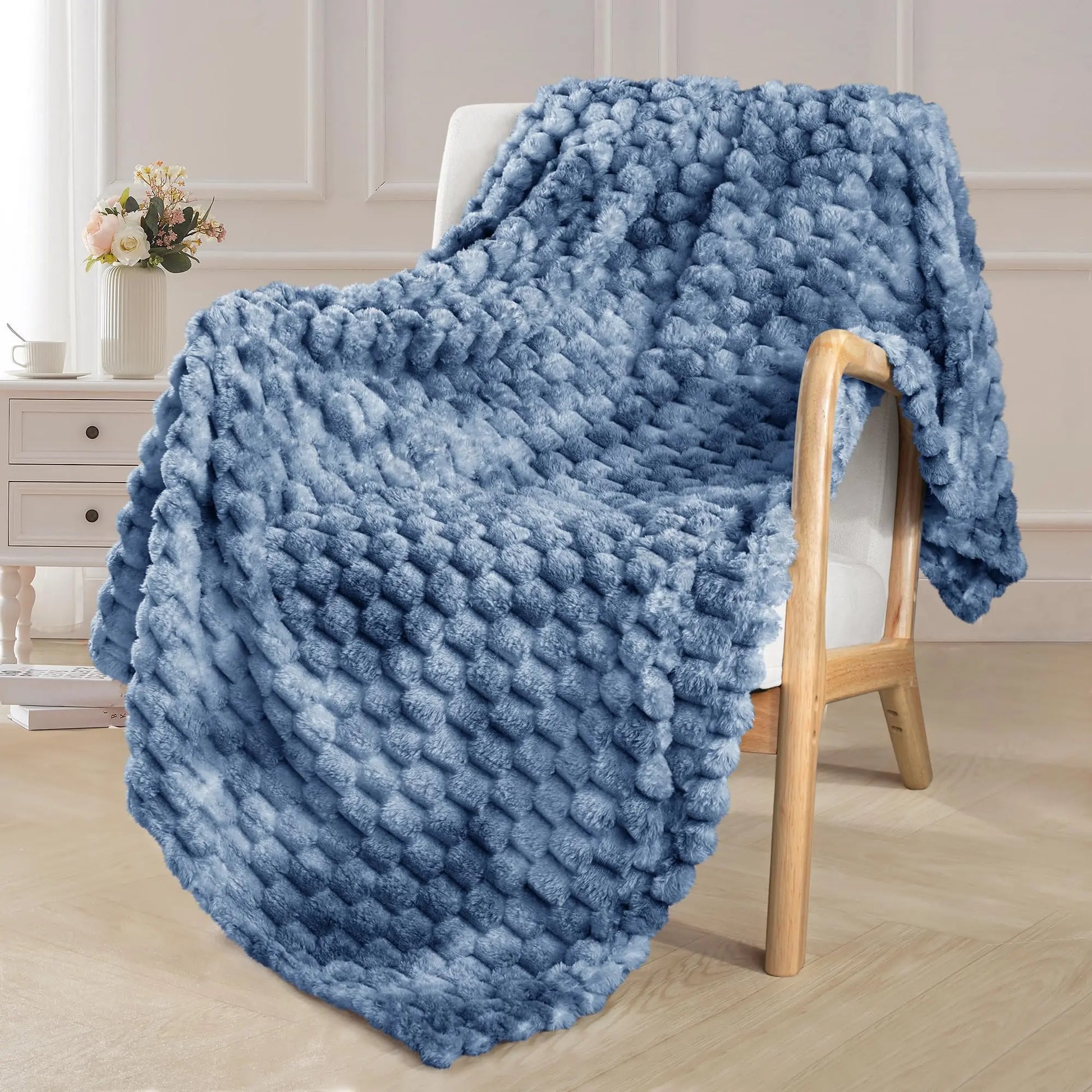 Exclusivo Mezcla Extra Large Soft Fleece Throw Blanket, 127x178 CM Stylish Jacquard Throw Blanket for Couch, Fuzzy Cozy Lightweight for All Season, Ivory Angel Wishes