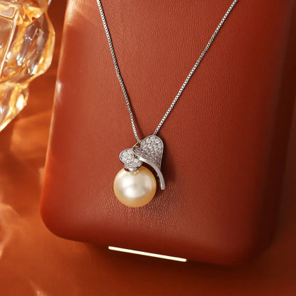Pearl Leaf Necklace High-end Fashion Exquisite Fashion Angel Wishes